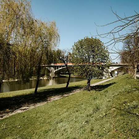 River Side 3/18 Apartment