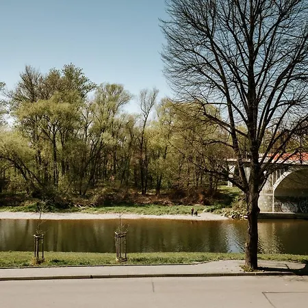 River Side 3/18 Apartment